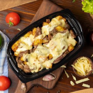Patatas con chile y queso